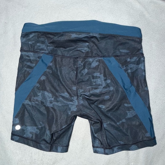 Lululemon Clip-In Heather Camo Texture Heather Blue Women’s 7” Shorts size 10 - Picture 5 of 8